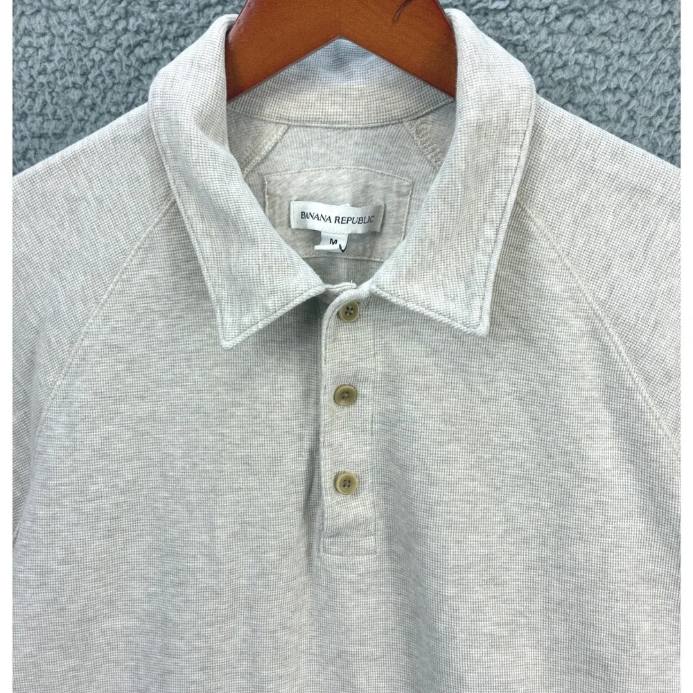 Banana Republic Waffle Short Sleeve Polo Shirt Mens M Oatmeal Casual Summer